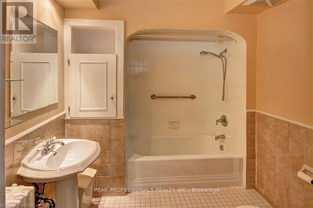 Upper Unit - 35 Cliftonvale Avenue, London South, Ontario  N6J 1J5 - Photo 13 - X13687210