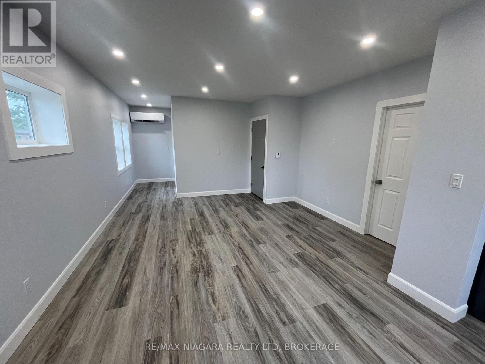 Upper Front - 243 Dufferin Street, Fort Erie, Ontario  L2A 2T7 - Photo 3 - X13653728