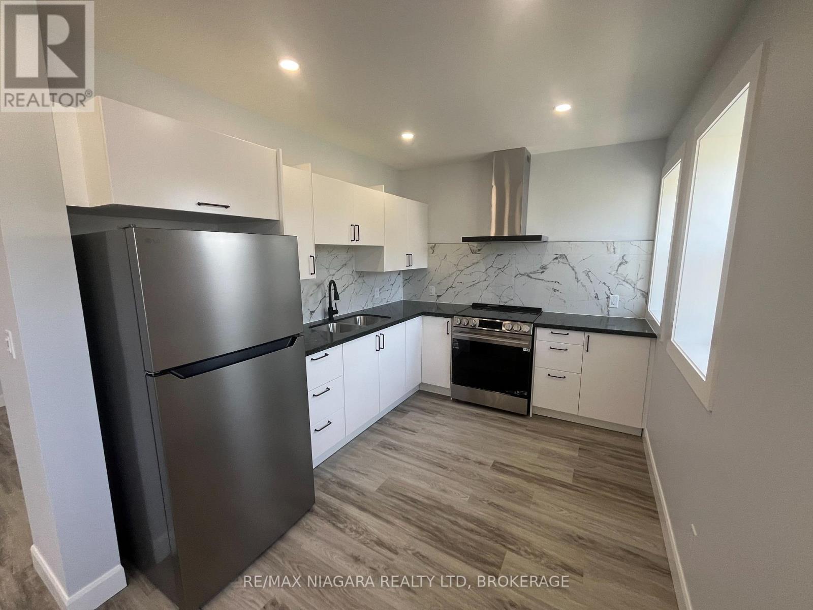 UPPER FRONT - 243 DUFFERIN STREET, Fort Erie, Ontario