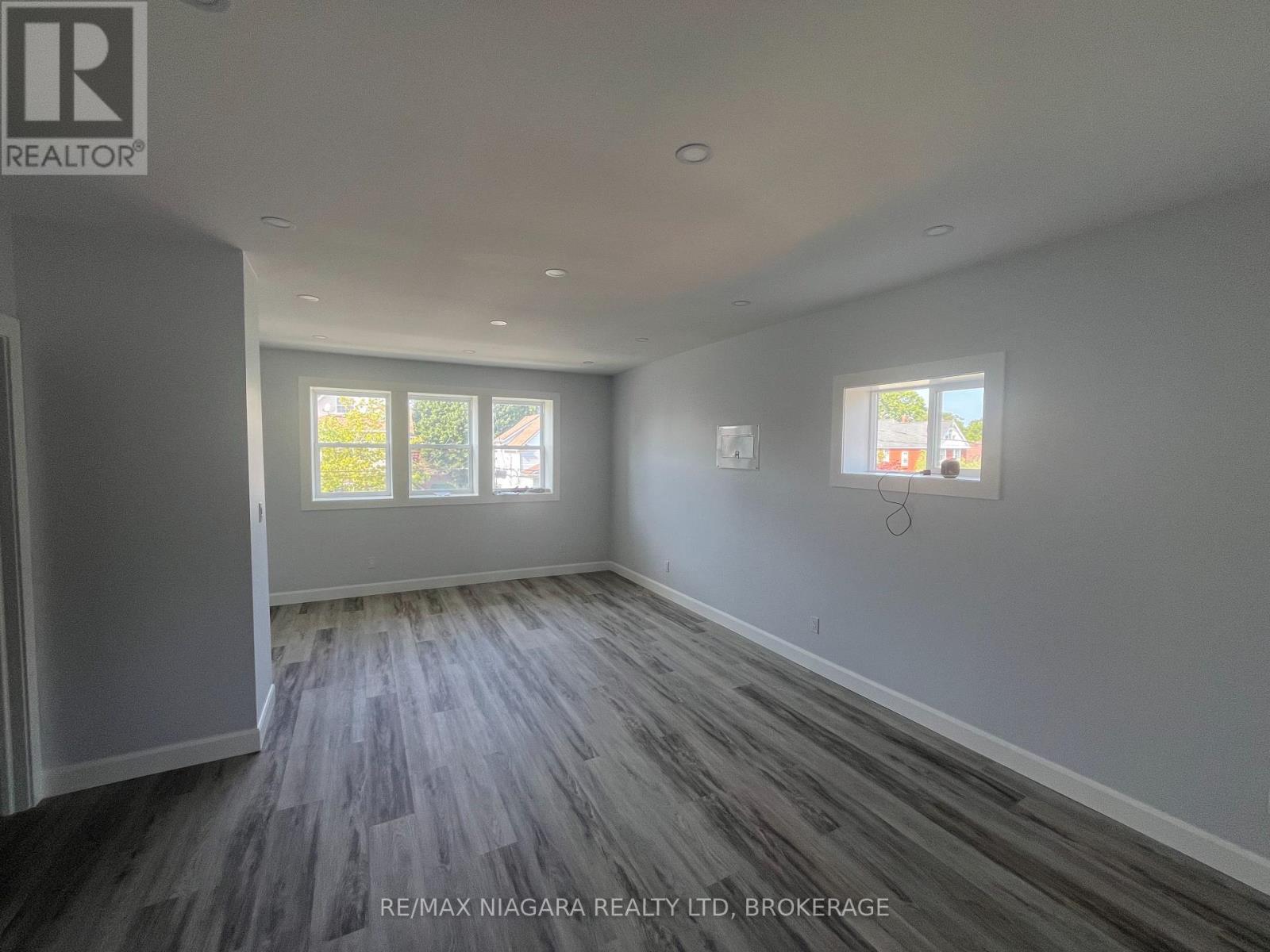 Upper Front - 243 Dufferin Street, Fort Erie, Ontario  L2A 2T7 - Photo 6 - X13653728