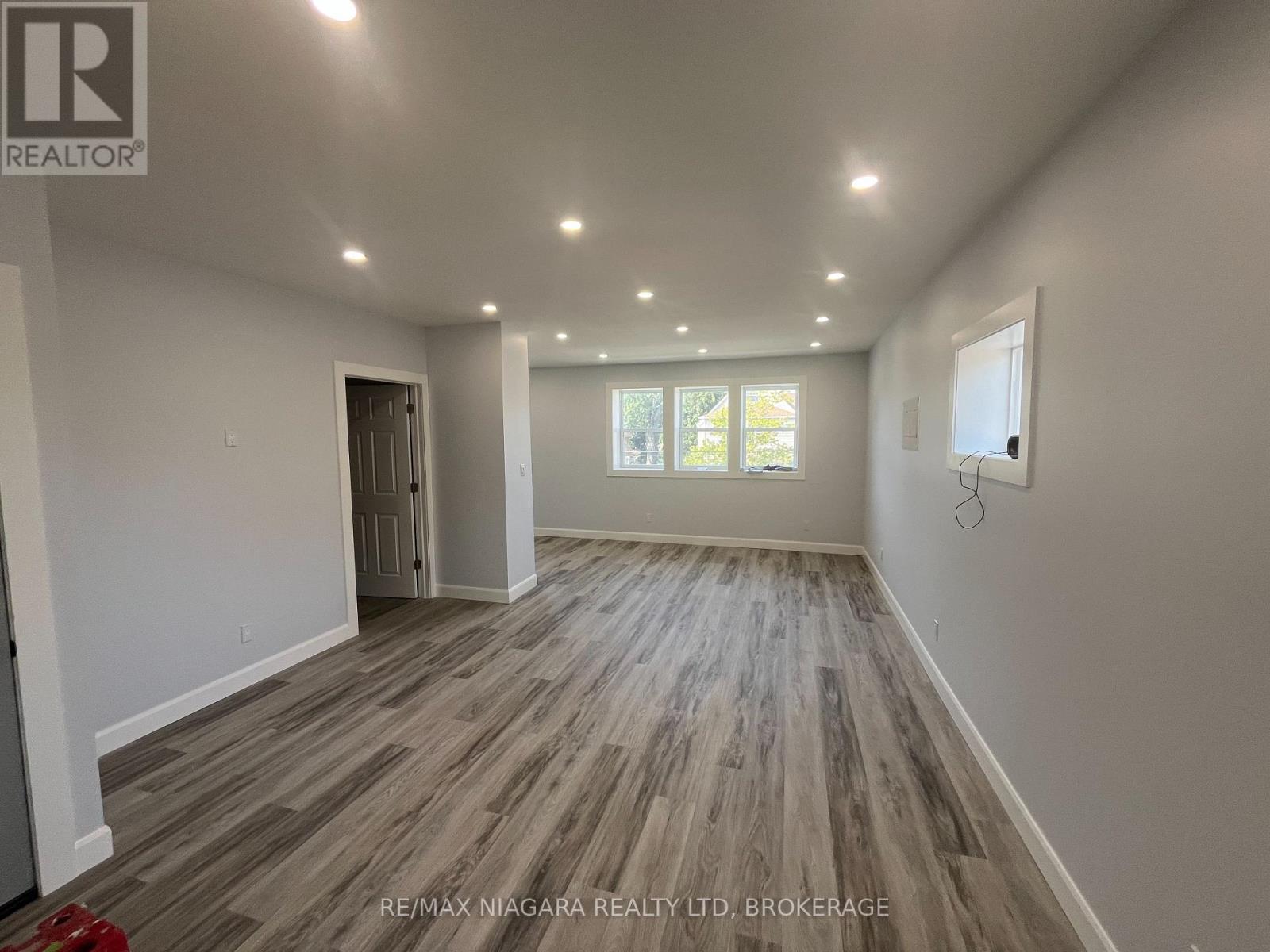 Upper Front - 243 Dufferin Street, Fort Erie, Ontario  L2A 2T7 - Photo 5 - X13653728