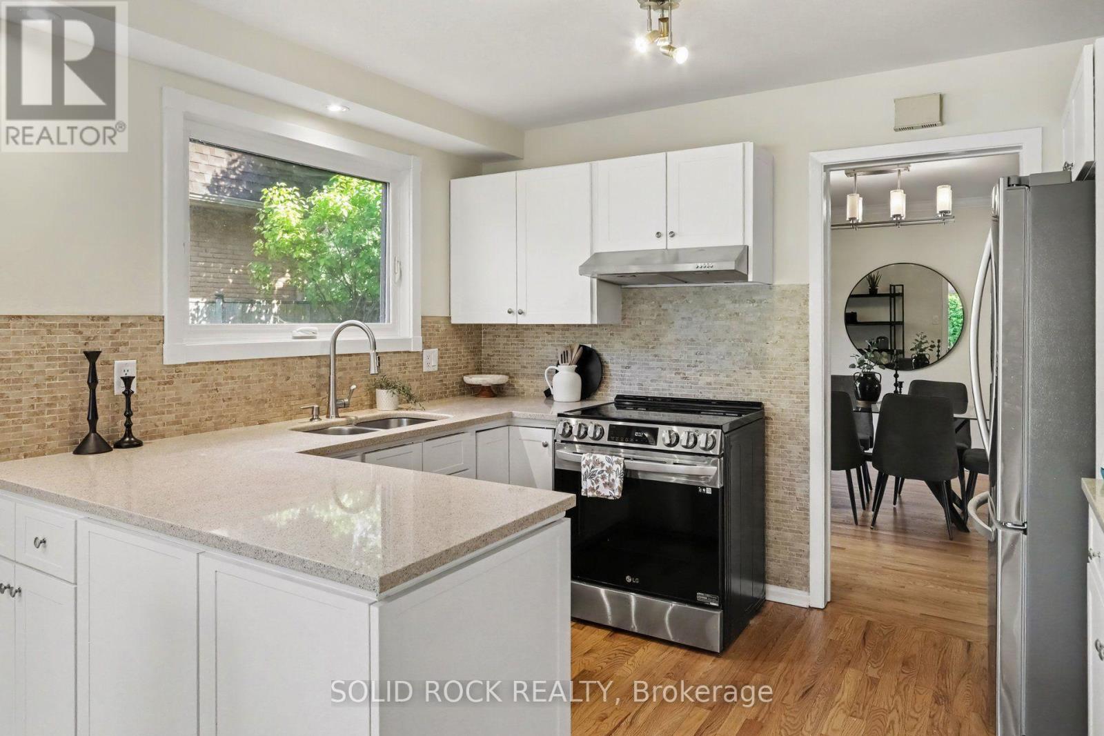 1599 Featherston Drive, Ottawa, Ontario  K1H 6N9 - Photo 7 - X13687406