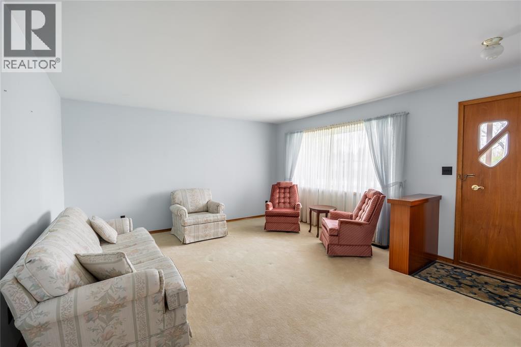 1003 Michigan Avenue, Sarnia, Ontario  N7T 7B7 - Photo 3 - 26020047