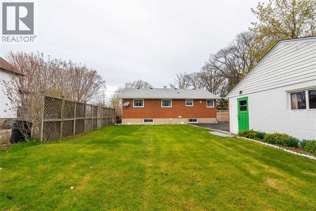 1003 Michigan Avenue, Sarnia, Ontario  N7T 7B7 - Photo 32 - 26020047