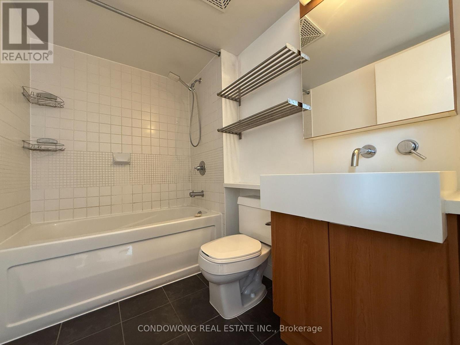 1206 - 11 Brunel Court, Toronto, Ontario  M5V 3Y3 - Photo 10 - C13687224