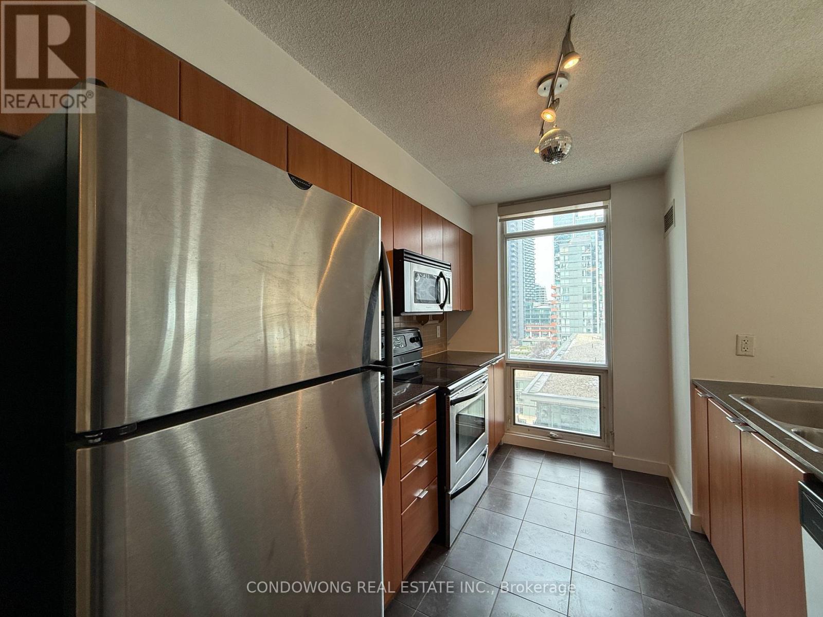 1206 - 11 BRUNEL COURT
