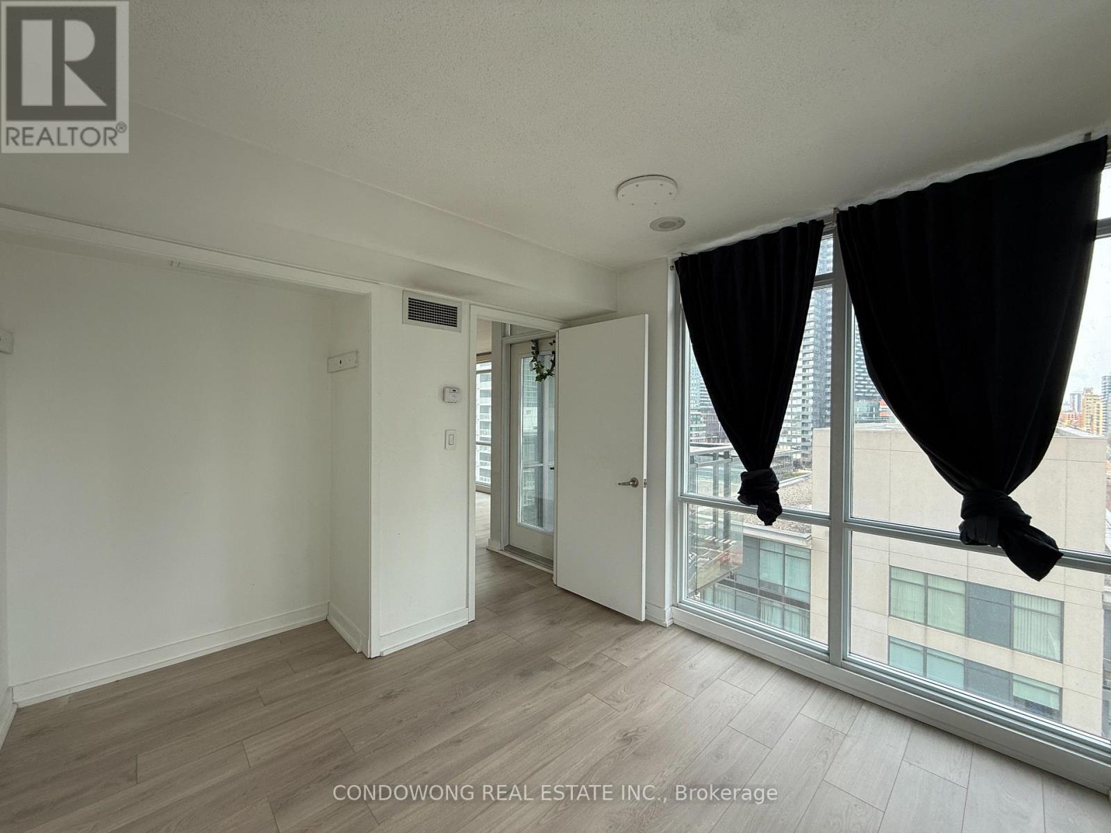 1206 - 11 Brunel Court, Toronto, Ontario  M5V 3Y3 - Photo 6 - C13687224