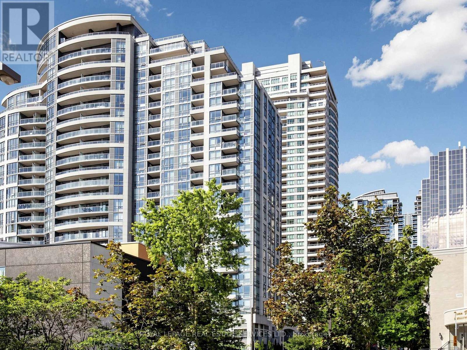 <div class="slider-price">$730,000</div><p>3505 - 23 Hollywood Avenue, Toronto, Ontario</p>