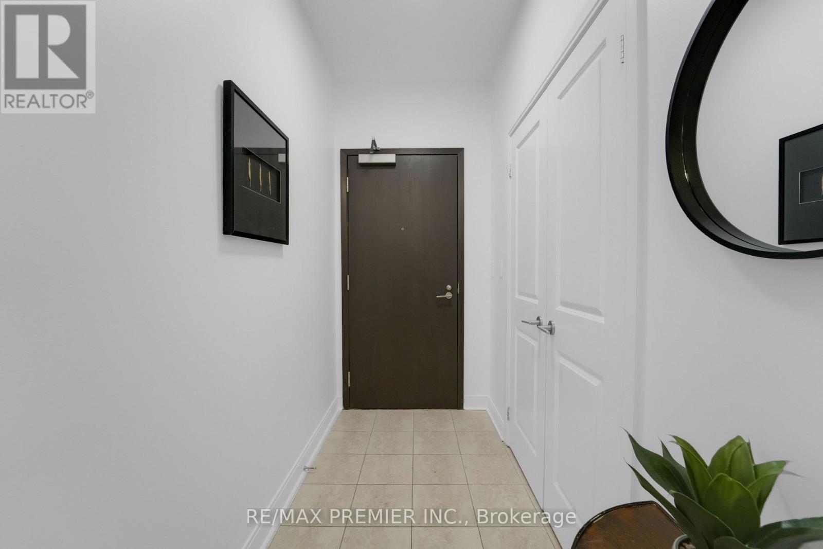 310 - 18 Yorkville Avenue, Toronto, Ontario  M4W 3Y8 - Photo 2 - C13687374