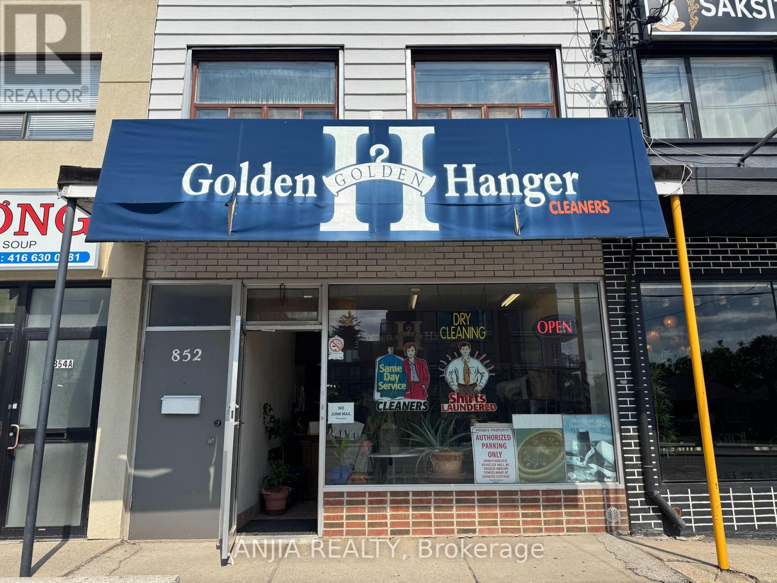852 SHEPPARD AVENUE W, Toronto, Ontario