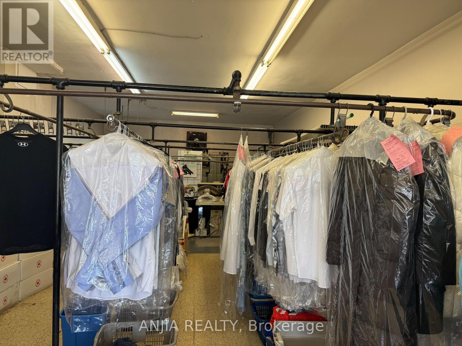 852 Sheppard Avenue W, Toronto, Ontario  M3H 2T5 - Photo 2 - C13687396