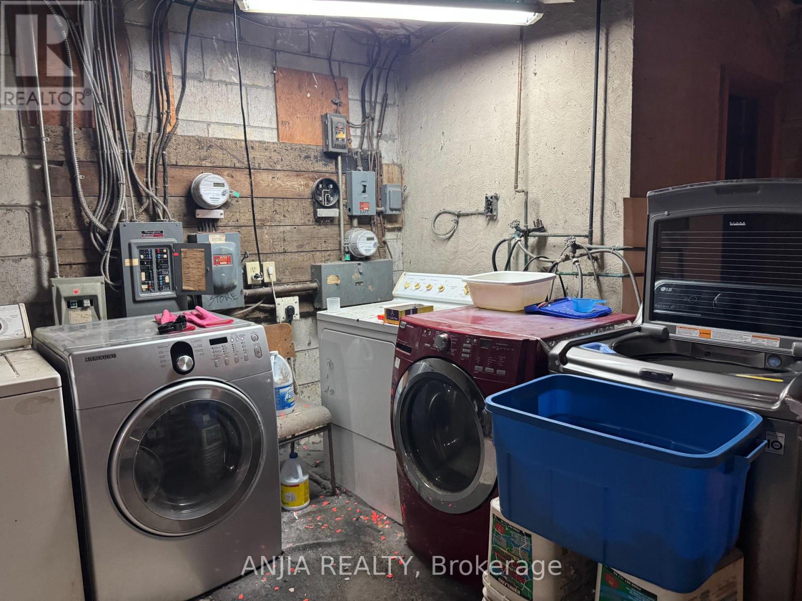 852 Sheppard Avenue W, Toronto, Ontario  M3H 2T5 - Photo 9 - C13687396