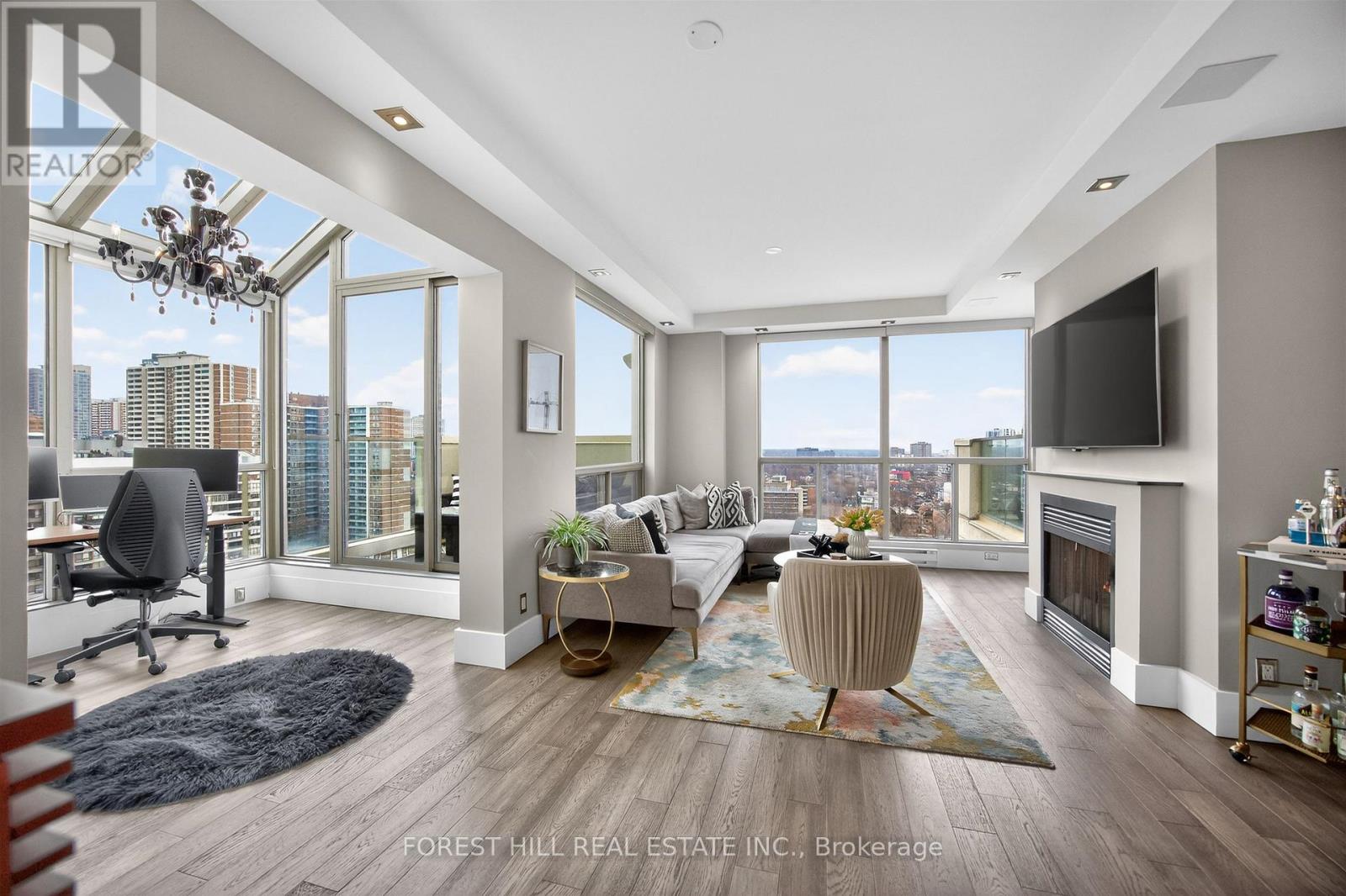 <div class="slider-price">$825,000</div><p>Ph 3 - 298 Jarvis Street, Toronto, Ontario</p>