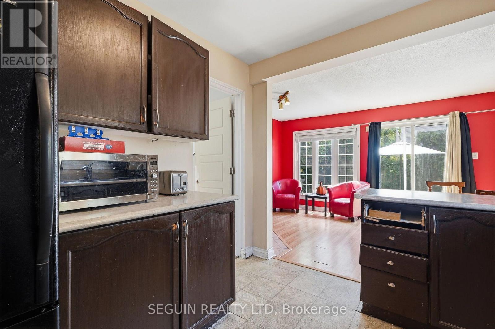 6 Manju Street, Ottawa, Ontario  K1G 4T7 - Photo 8 - X13687278