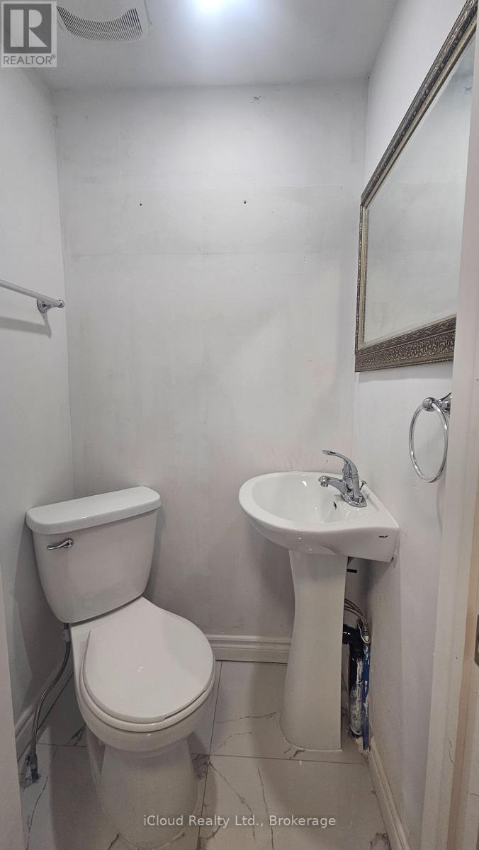 Main - 32 Frey Crescent, Toronto, Ontario  M1R 2C6 - Photo 3 - E13687200