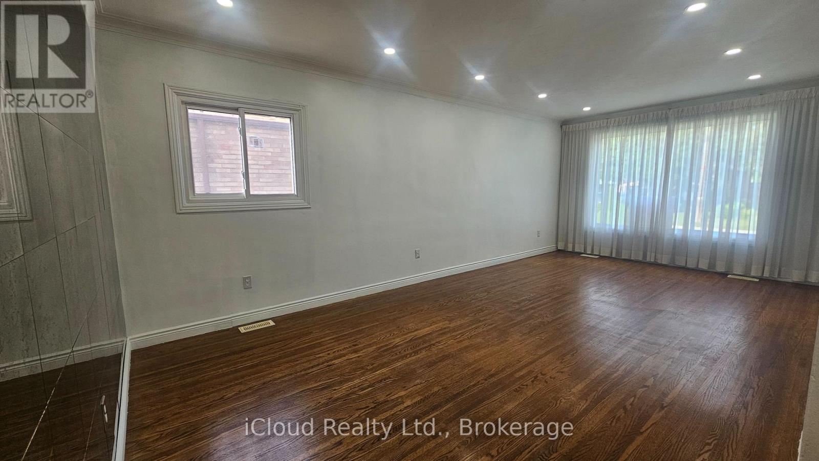 Main - 32 Frey Crescent, Toronto, Ontario  M1R 2C6 - Photo 6 - E13687200