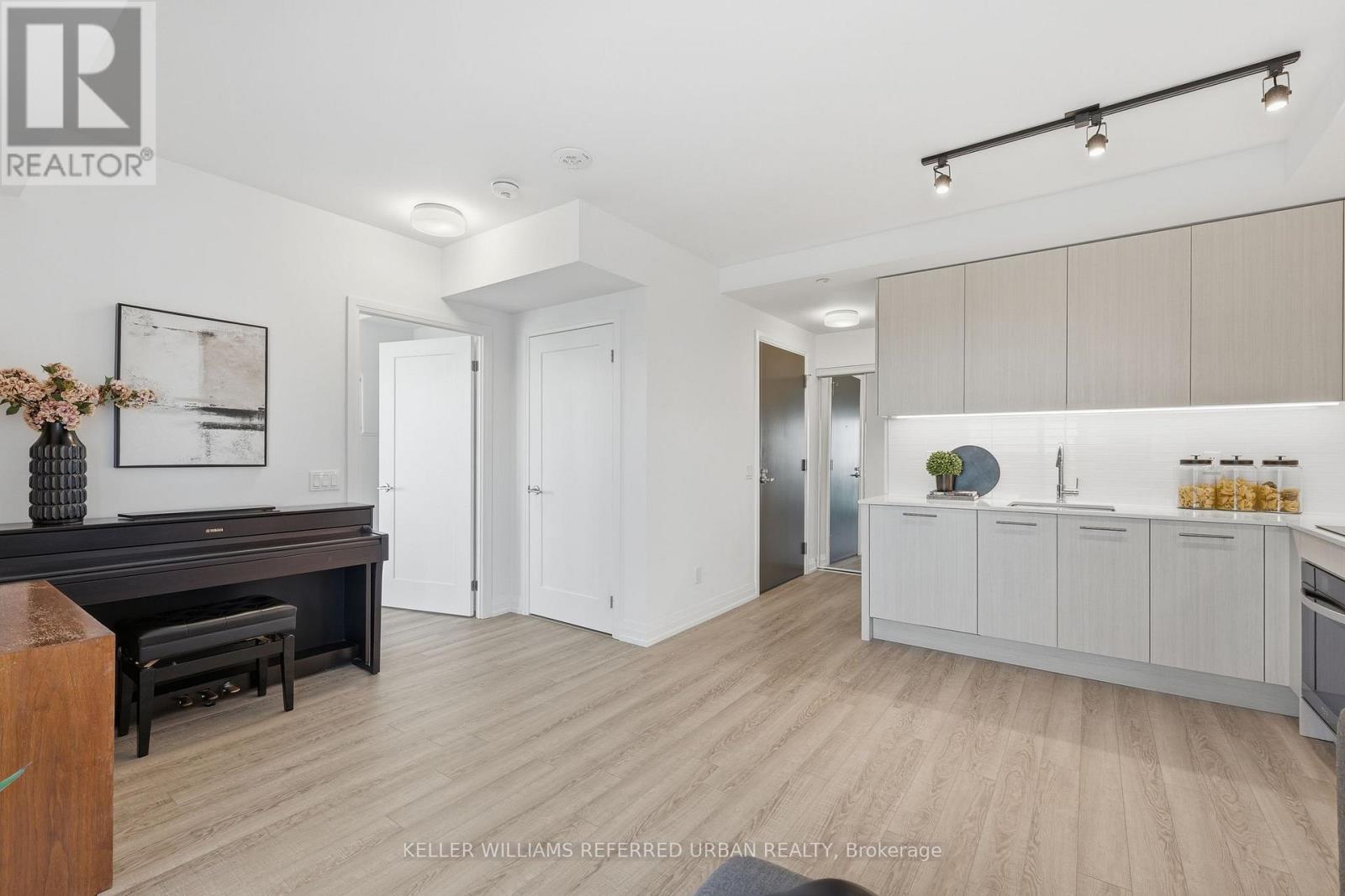 1702 - 286 Main Street, Toronto, Ontario M4C 4X4 - Photo 4 - E13687368