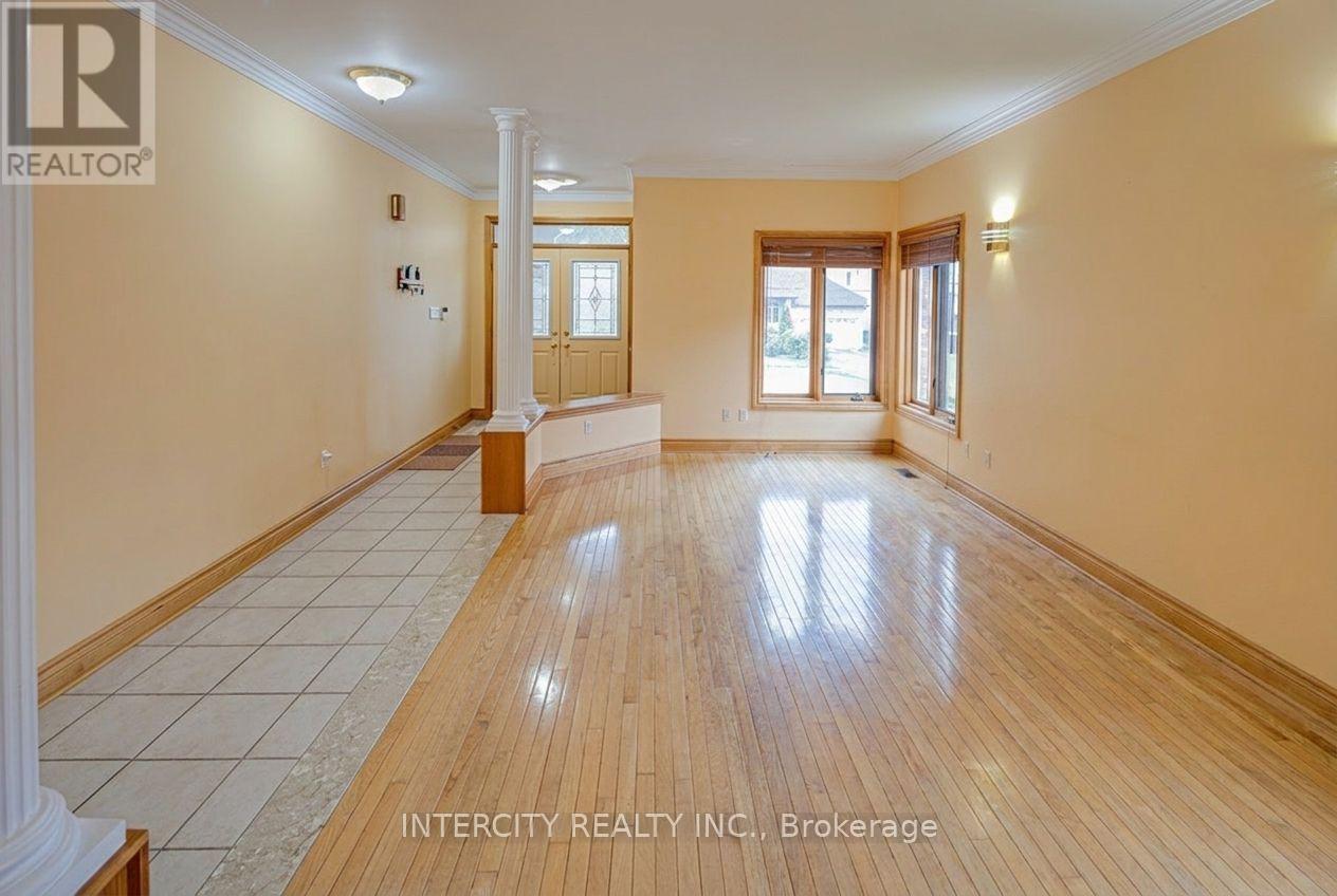 42 Oak Avenue, Richmond Hill, Ontario  L4C 6R7 - Photo 11 - N13687174