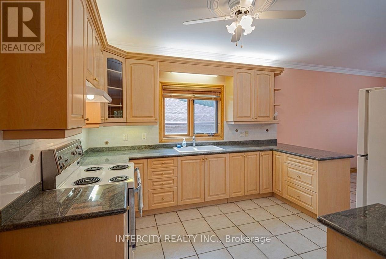 42 Oak Avenue, Richmond Hill, Ontario  L4C 6R7 - Photo 14 - N13687174