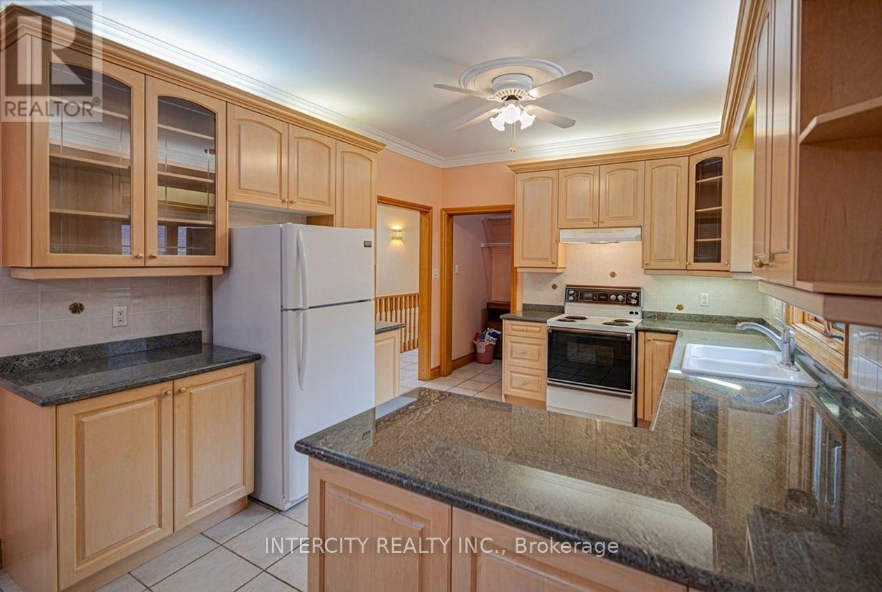 42 Oak Avenue, Richmond Hill, Ontario  L4C 6R7 - Photo 15 - N13687174