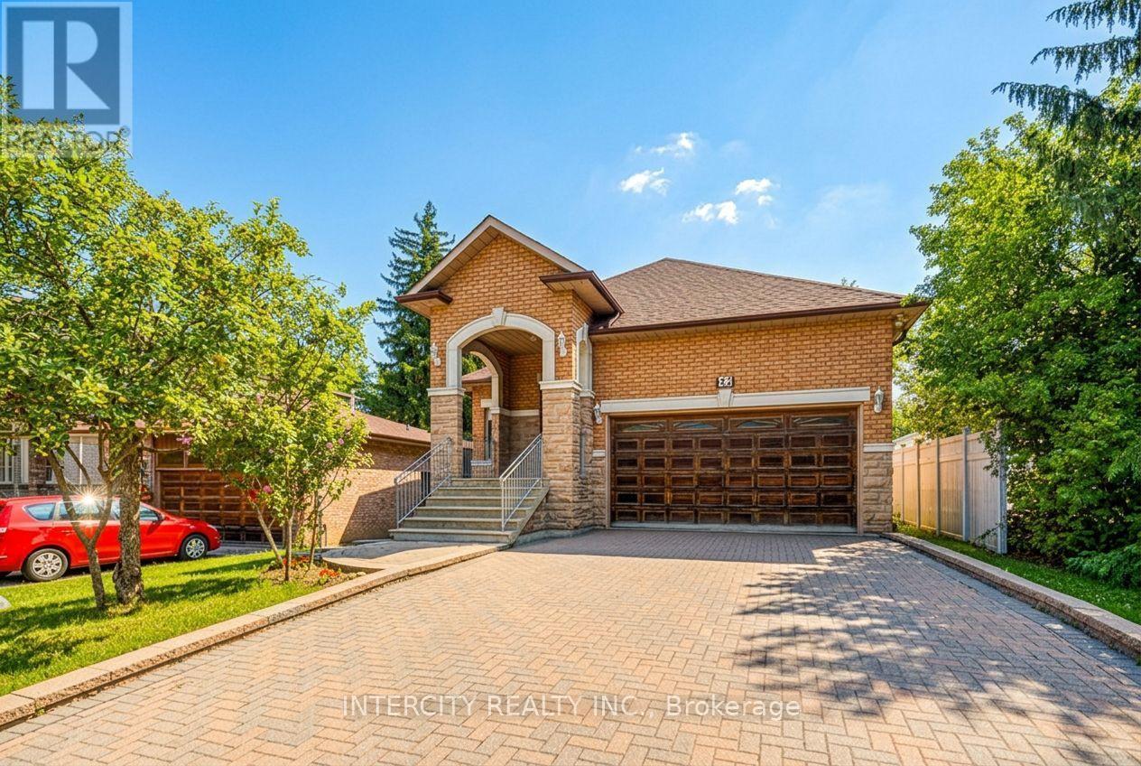 42 Oak Avenue, Richmond Hill, Ontario  L4C 6R7 - Photo 2 - N13687174