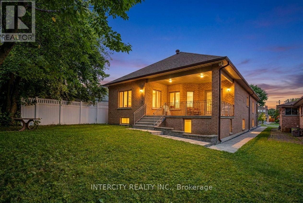42 Oak Avenue, Richmond Hill, Ontario  L4C 6R7 - Photo 44 - N13687174