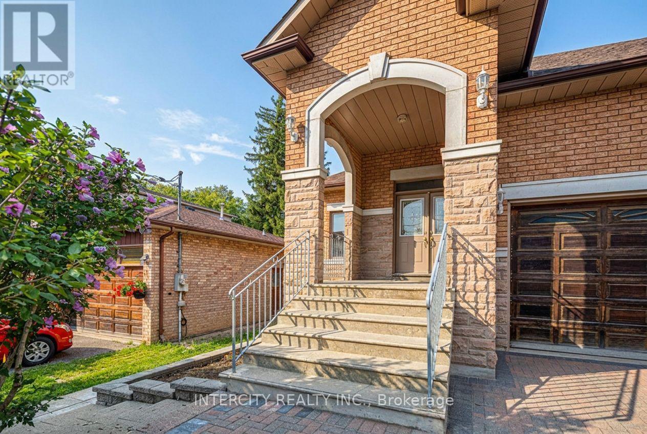 42 Oak Avenue, Richmond Hill, Ontario  L4C 6R7 - Photo 5 - N13687174