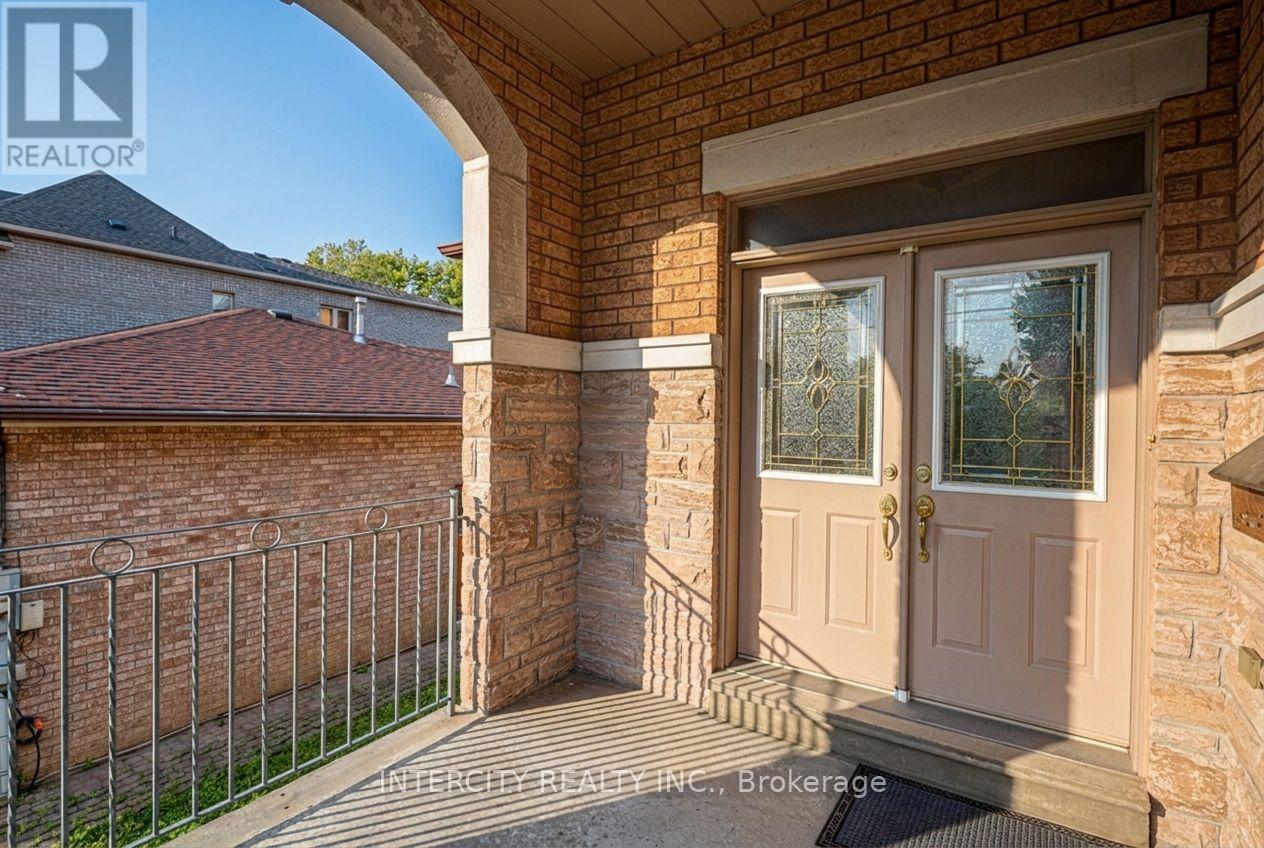 42 Oak Avenue, Richmond Hill, Ontario  L4C 6R7 - Photo 7 - N13687174