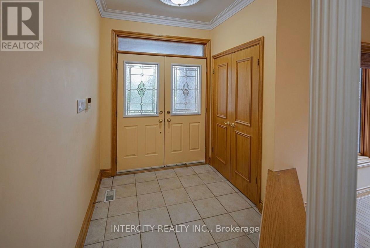 42 Oak Avenue, Richmond Hill, Ontario  L4C 6R7 - Photo 8 - N13687174