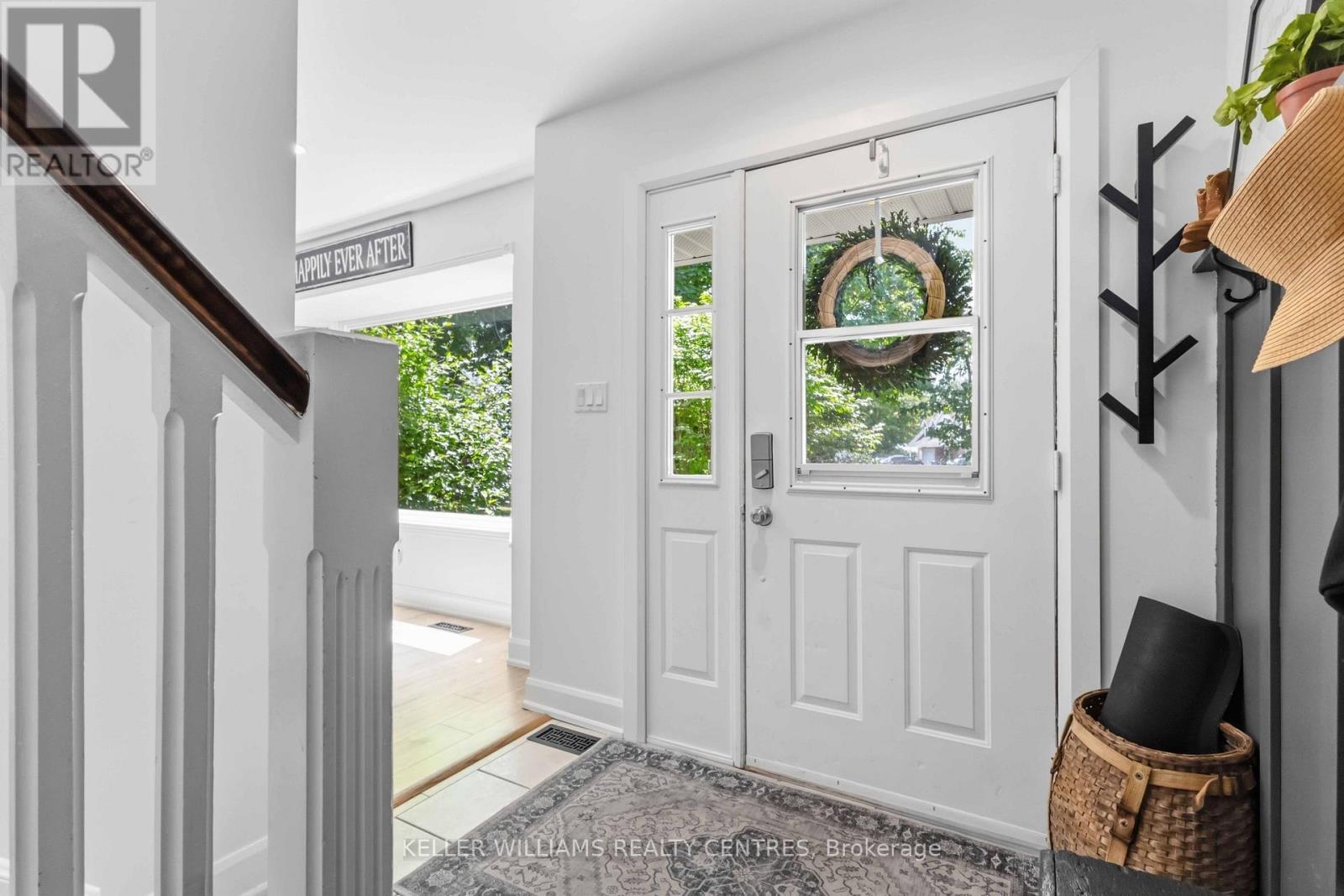 14 Centro Court, Georgina, Ontario  L4P 3C8 - Photo 4 - N13687290
