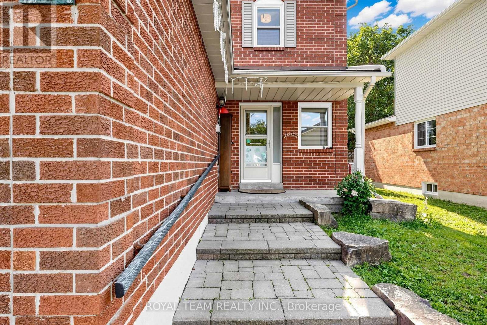 28 Ailsa Drive, Georgina, Ontario  L4P 3N5 - Photo 2 - N13687336