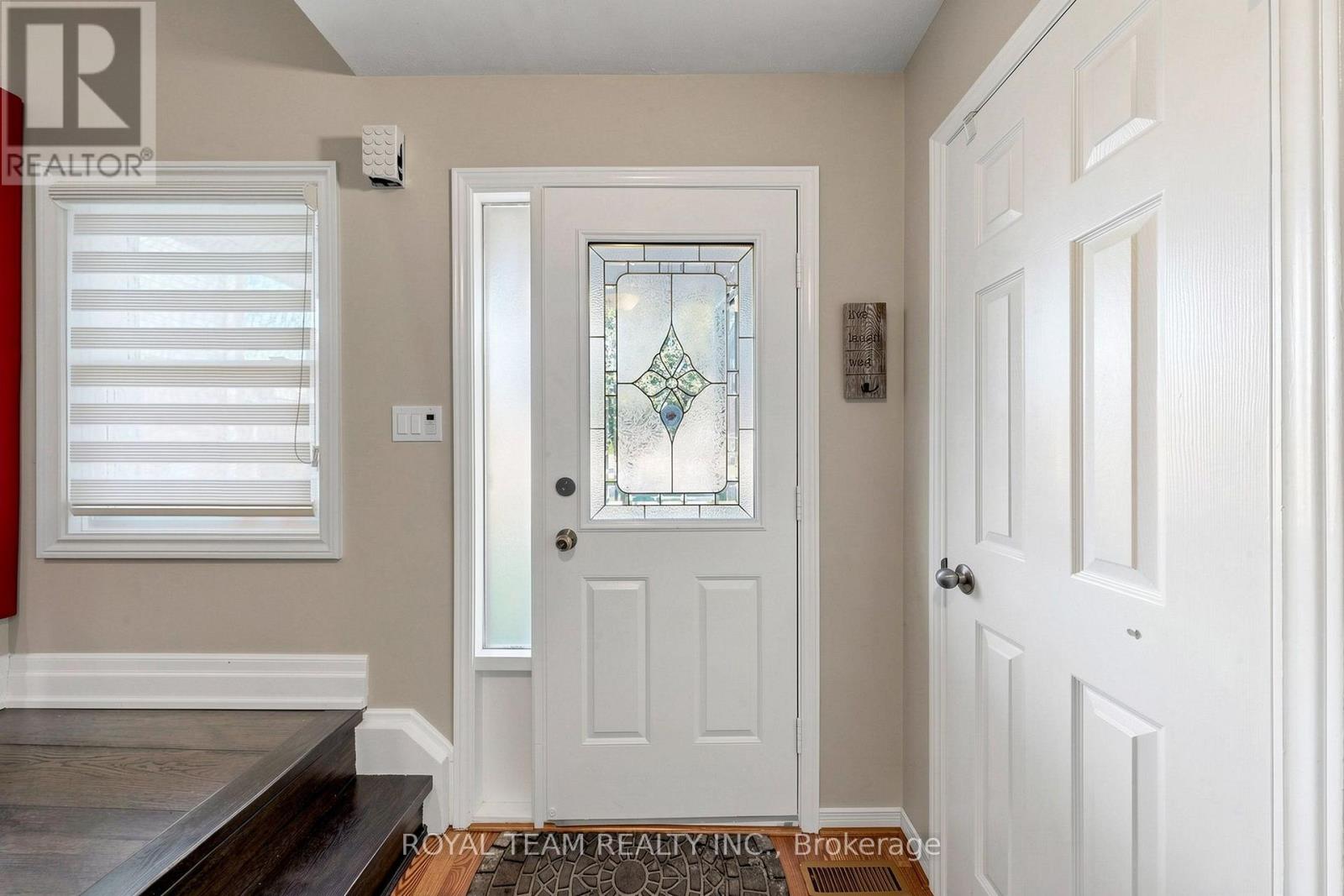 28 Ailsa Drive, Georgina, Ontario  L4P 3N5 - Photo 3 - N13687336