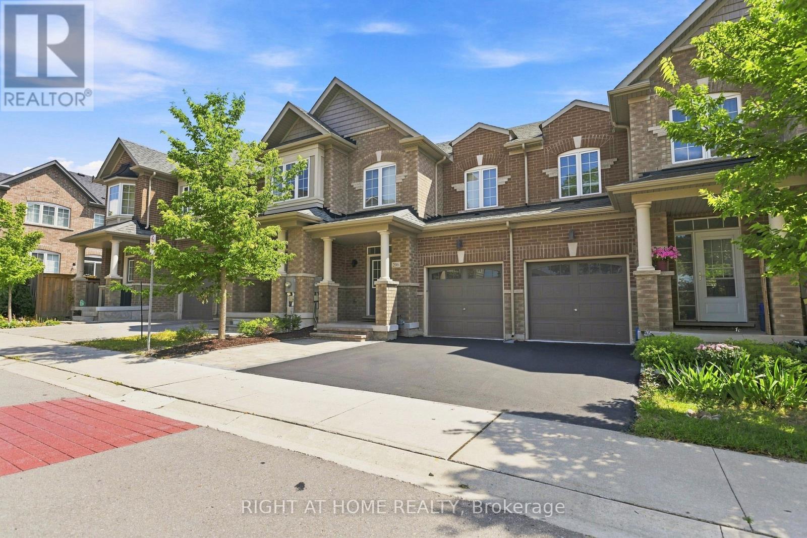 206 HARDING PARK STREET, Newmarket, Ontario