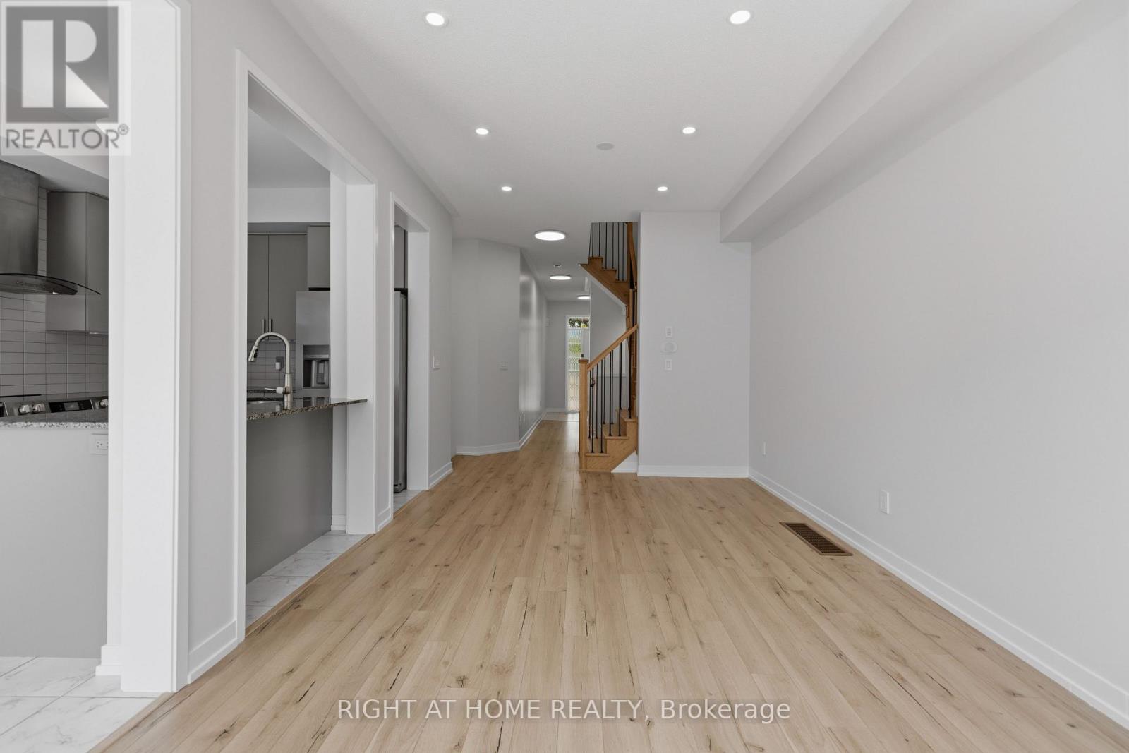 206 Harding Park Street, Newmarket, Ontario  L3Y 0E3 - Photo 12 - N13687422