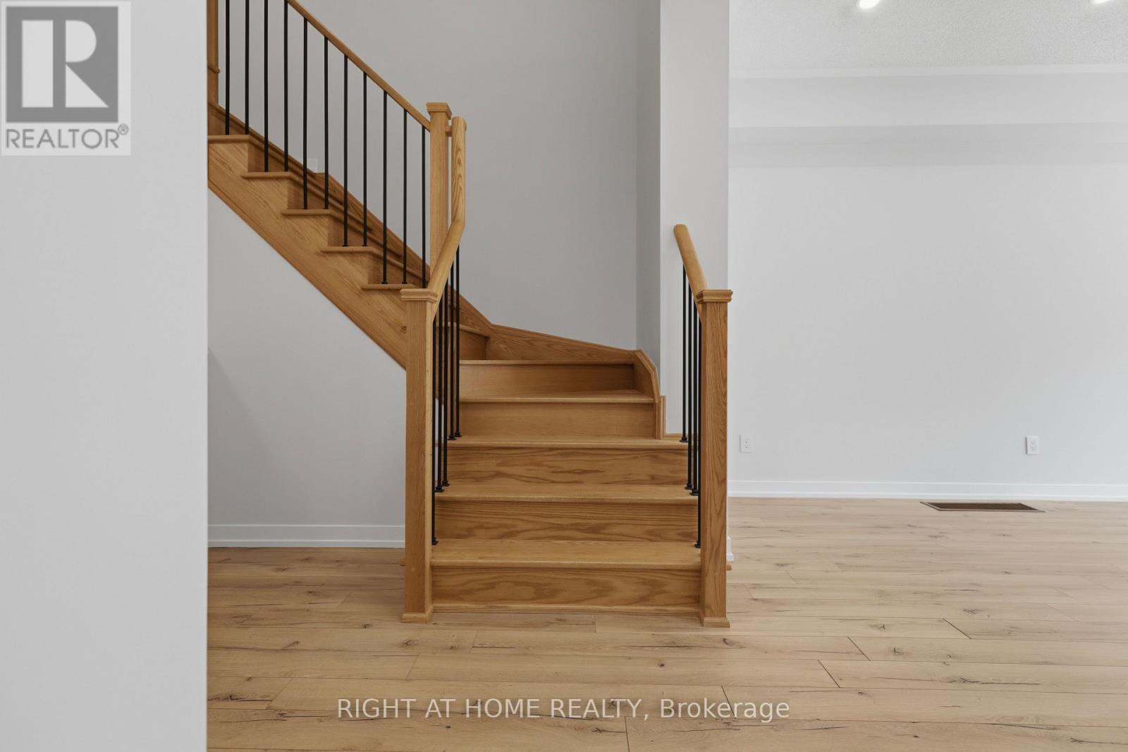 206 Harding Park Street, Newmarket, Ontario  L3Y 0E3 - Photo 15 - N13687422