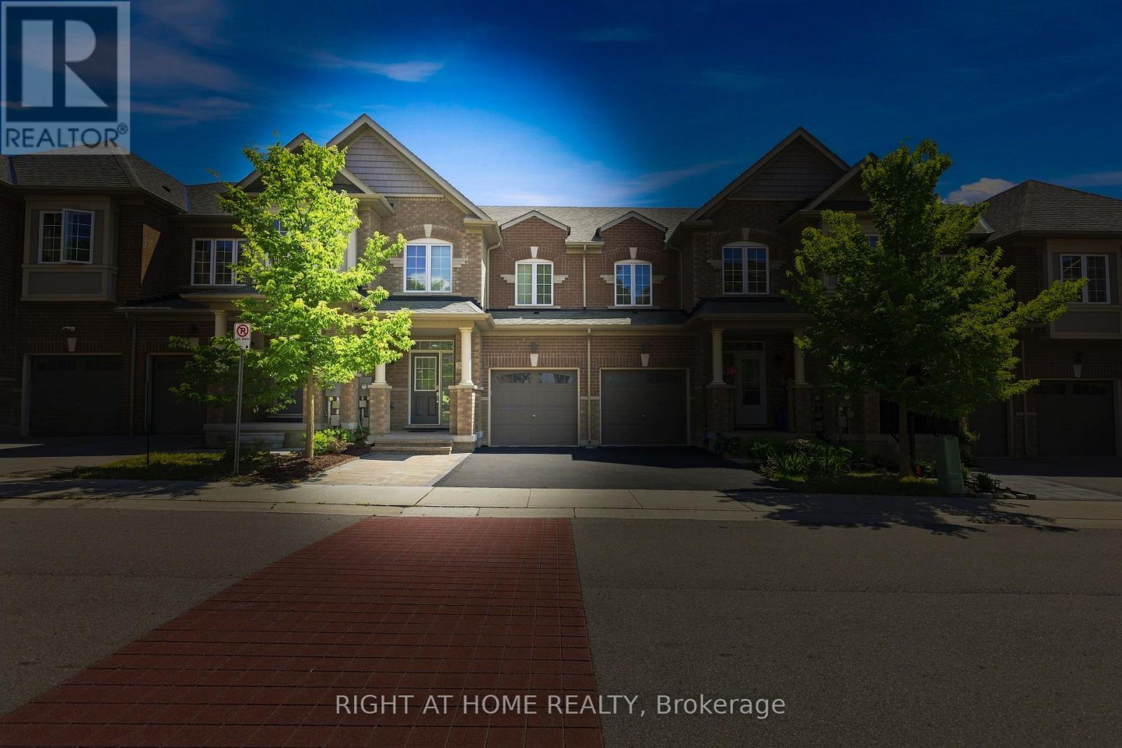 206 Harding Park Street, Newmarket, Ontario  L3Y 0E3 - Photo 2 - N13687422