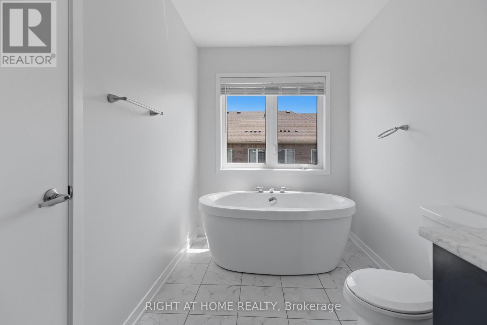 206 Harding Park Street, Newmarket, Ontario  L3Y 0E3 - Photo 28 - N13687422