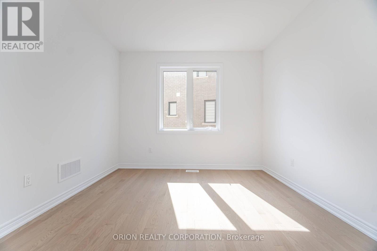 122 Thicketwood Avenue, Barrie, Ontario  L9J 0W8 - Photo 8 - S13687398
