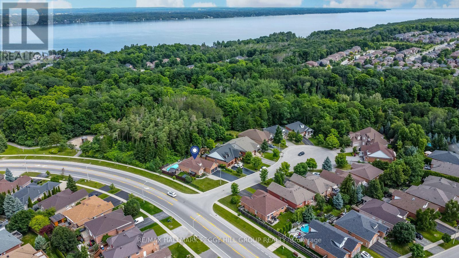 2 Purt Court, Barrie, Ontario  L4N 9K7 - Photo 3 - S13687402