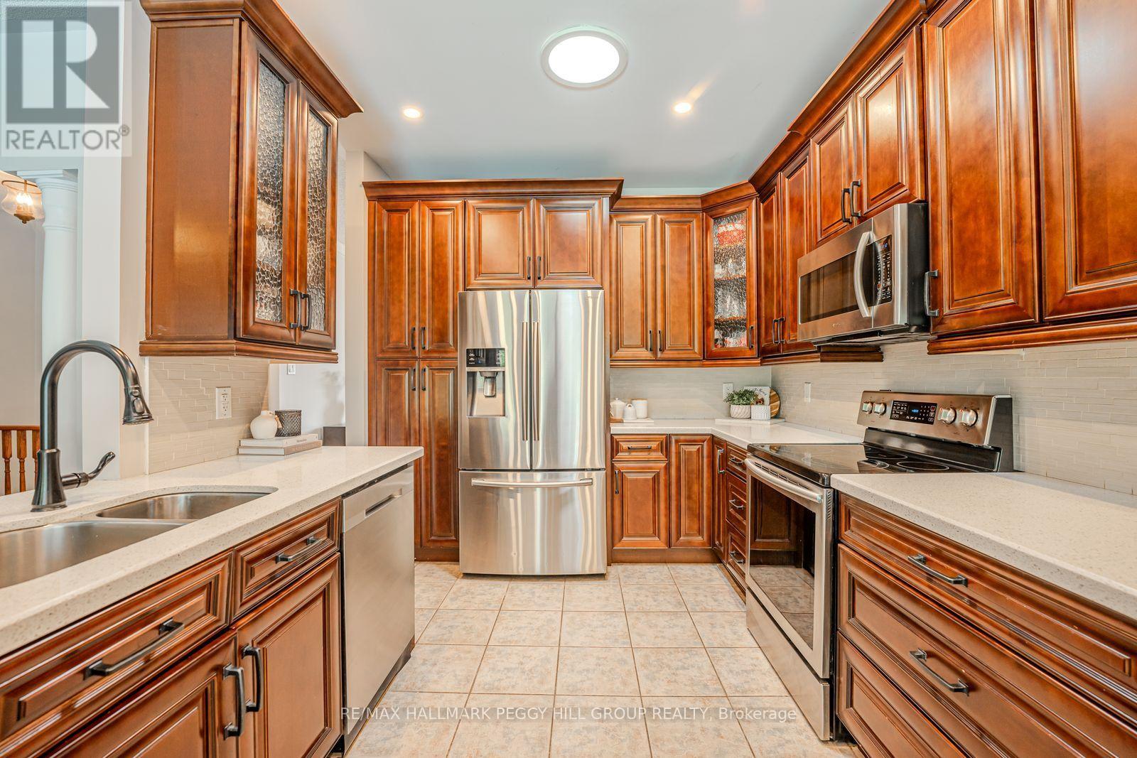 2 Purt Court, Barrie, Ontario  L4N 9K7 - Photo 4 - S13687402