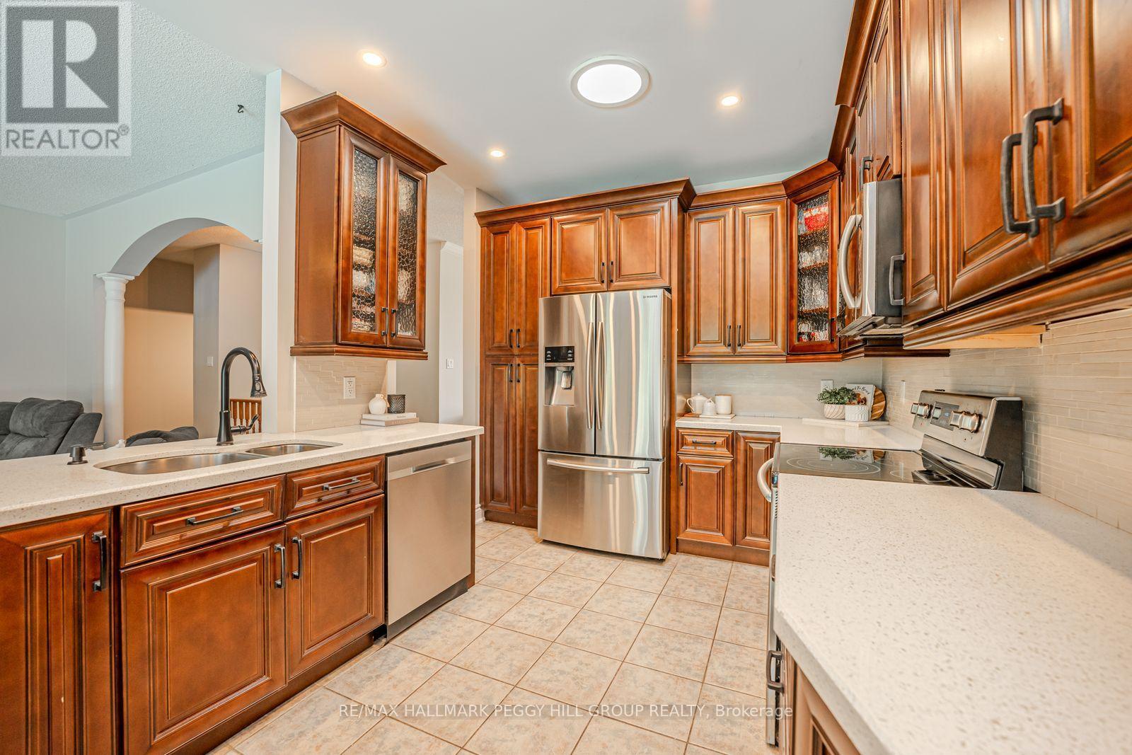 2 Purt Court, Barrie, Ontario  L4N 9K7 - Photo 5 - S13687402