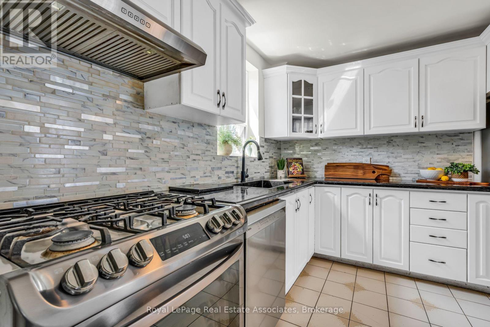 62 Rowntree Avenue, Toronto, Ontario  M6N 1R9 - Photo 19 - W13687202