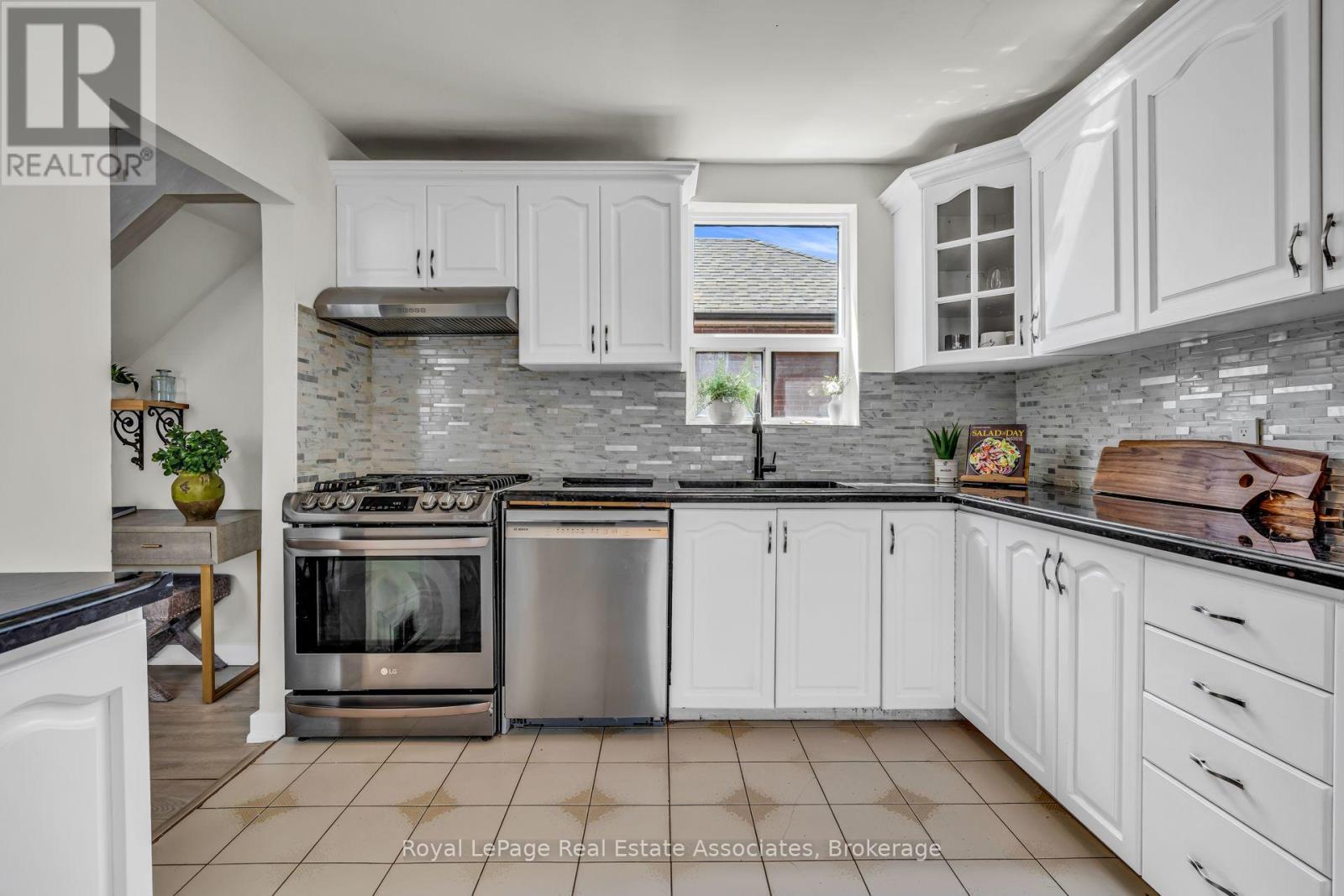 62 Rowntree Avenue, Toronto, Ontario  M6N 1R9 - Photo 20 - W13687202