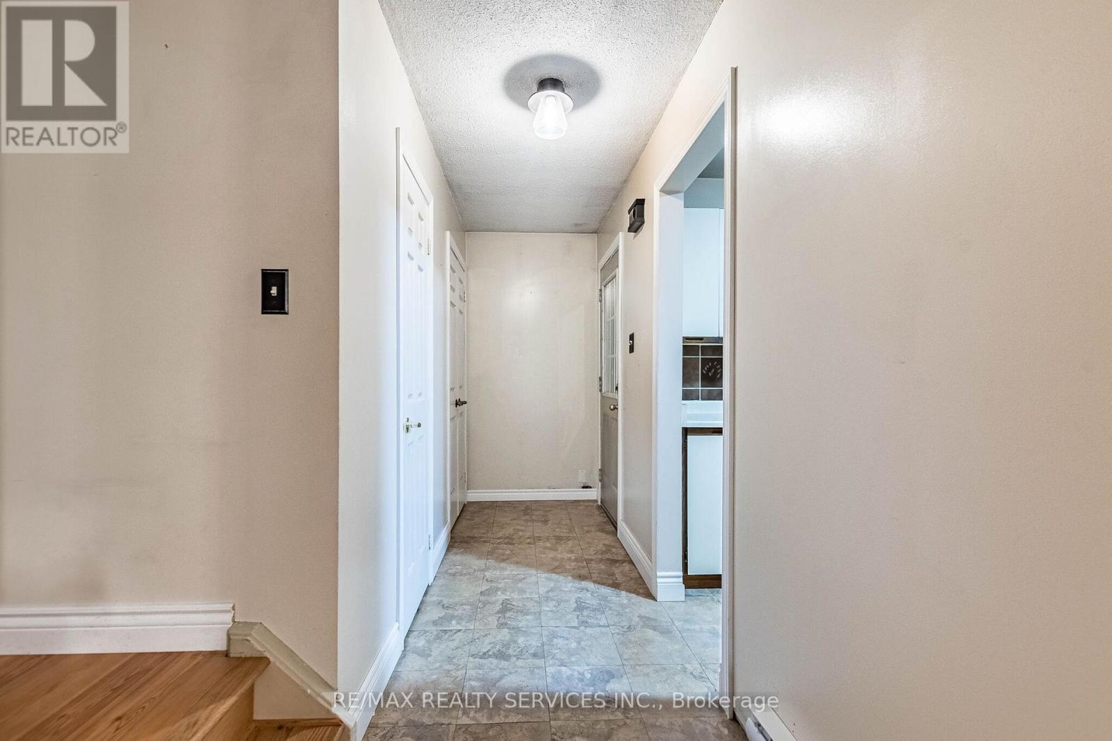 23 Scottsdale Court, Brampton, Ontario  L6W 3R8 - Photo 10 - W13687218