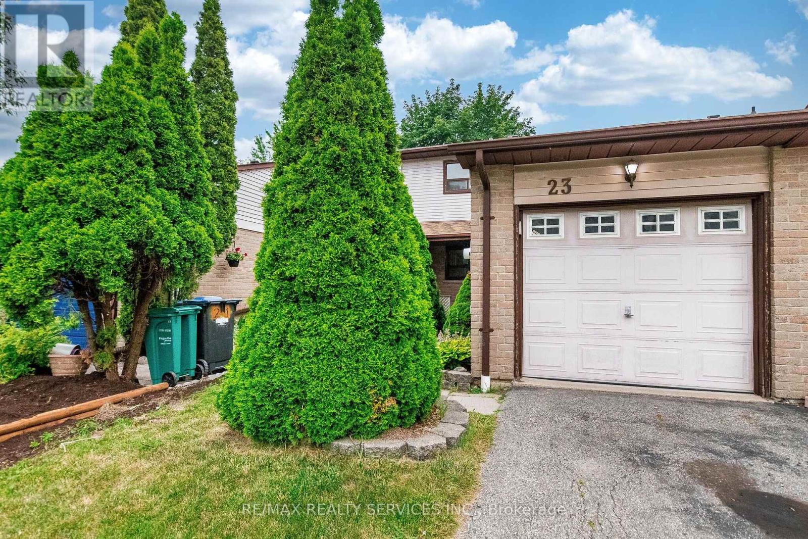 23 Scottsdale Court, Brampton, Ontario  L6W 3R8 - Photo 4 - W13687218
