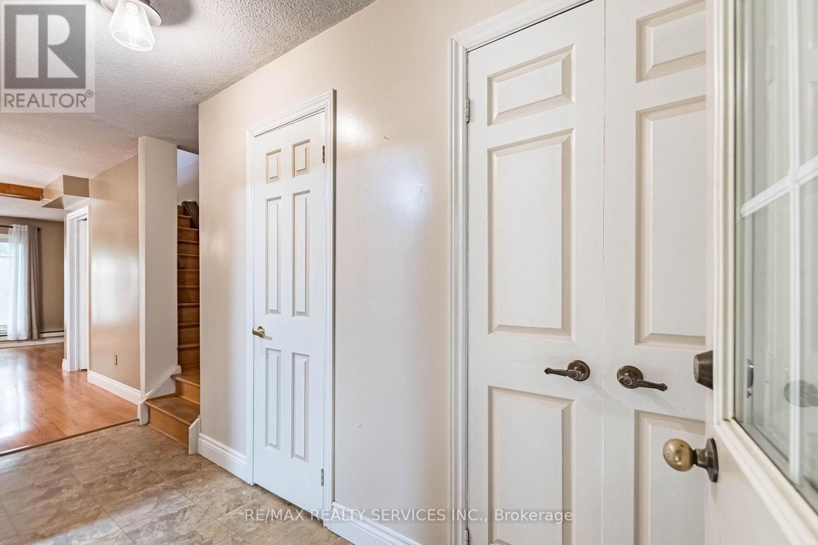 23 Scottsdale Court, Brampton, Ontario  L6W 3R8 - Photo 7 - W13687218