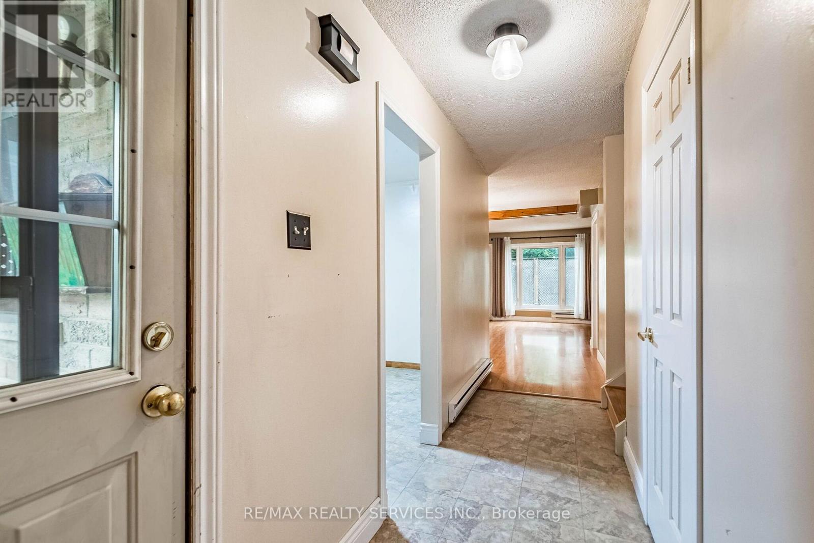 23 Scottsdale Court, Brampton, Ontario  L6W 3R8 - Photo 8 - W13687218