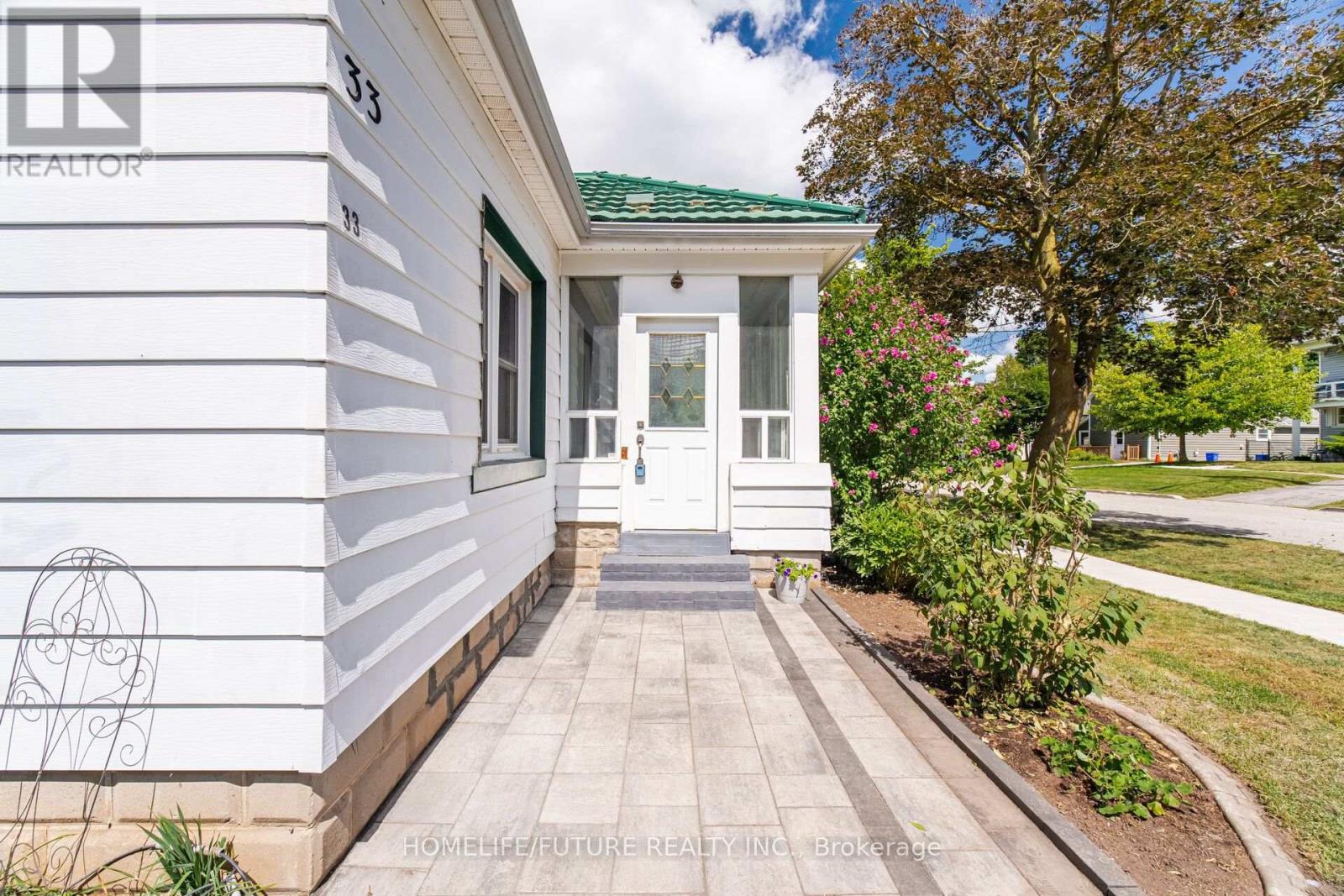 33 Brock Street, Halton Hills, Ontario  L7J 1N3 - Photo 5 - W13687244