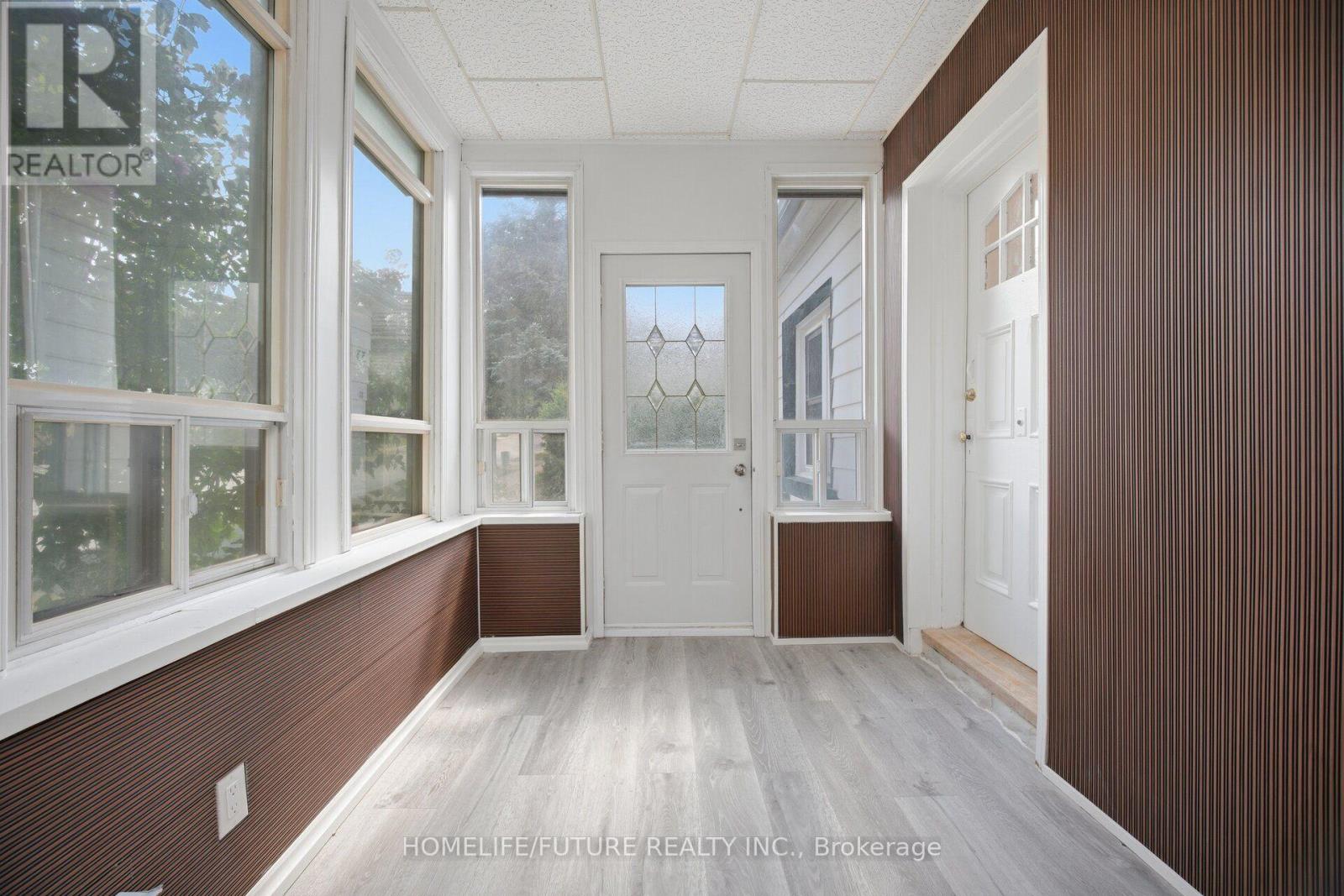 33 Brock Street, Halton Hills, Ontario  L7J 1N3 - Photo 6 - W13687244