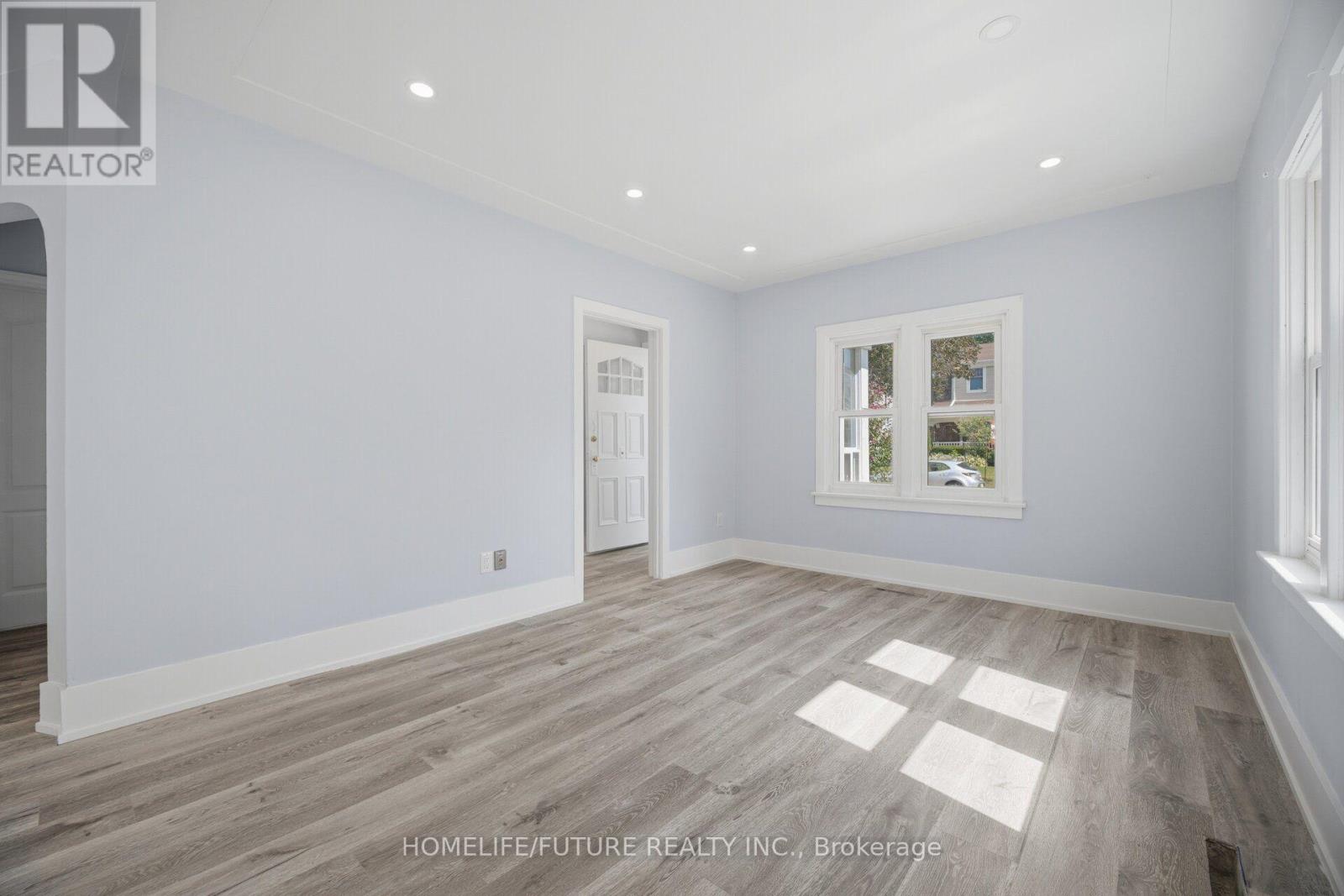 33 Brock Street, Halton Hills, Ontario  L7J 1N3 - Photo 8 - W13687244